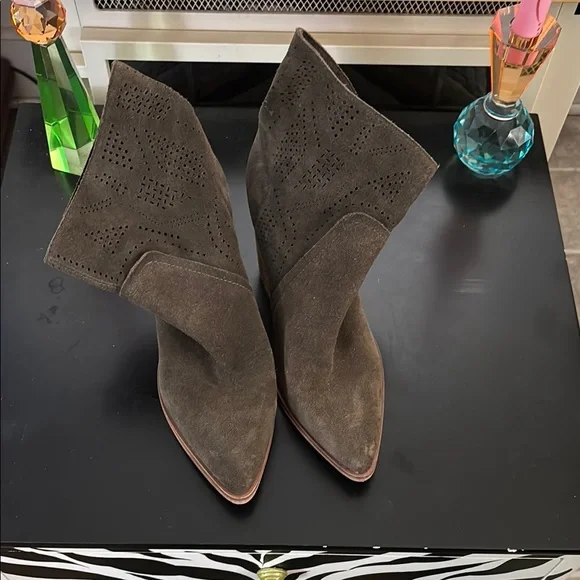 Suede Ankle Boots in olive - Picture 1 of 5